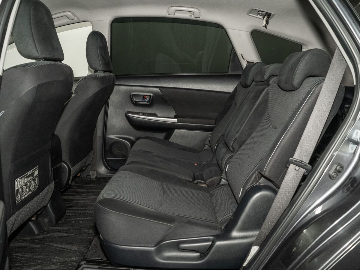 Toyota Prius Alpha 2014 - фото автомобиля