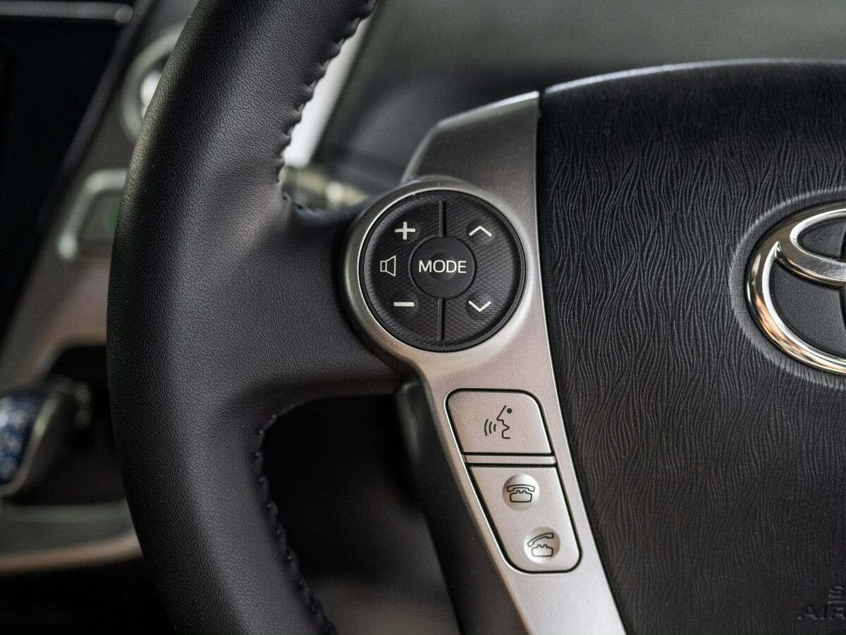 Toyota Prius Alpha 2014 - фото автомобиля