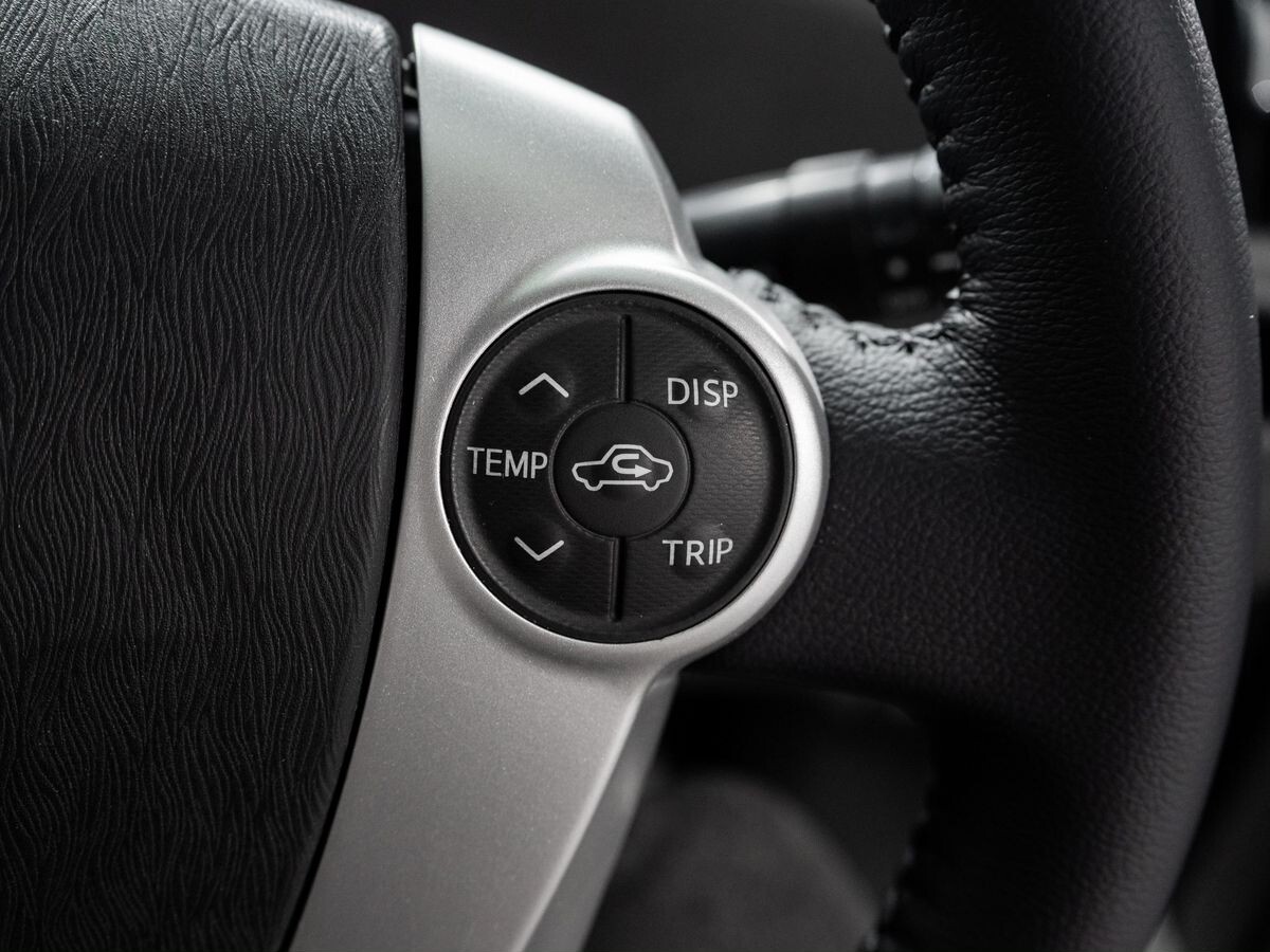 Toyota Prius Alpha 2012 - фото автомобиля