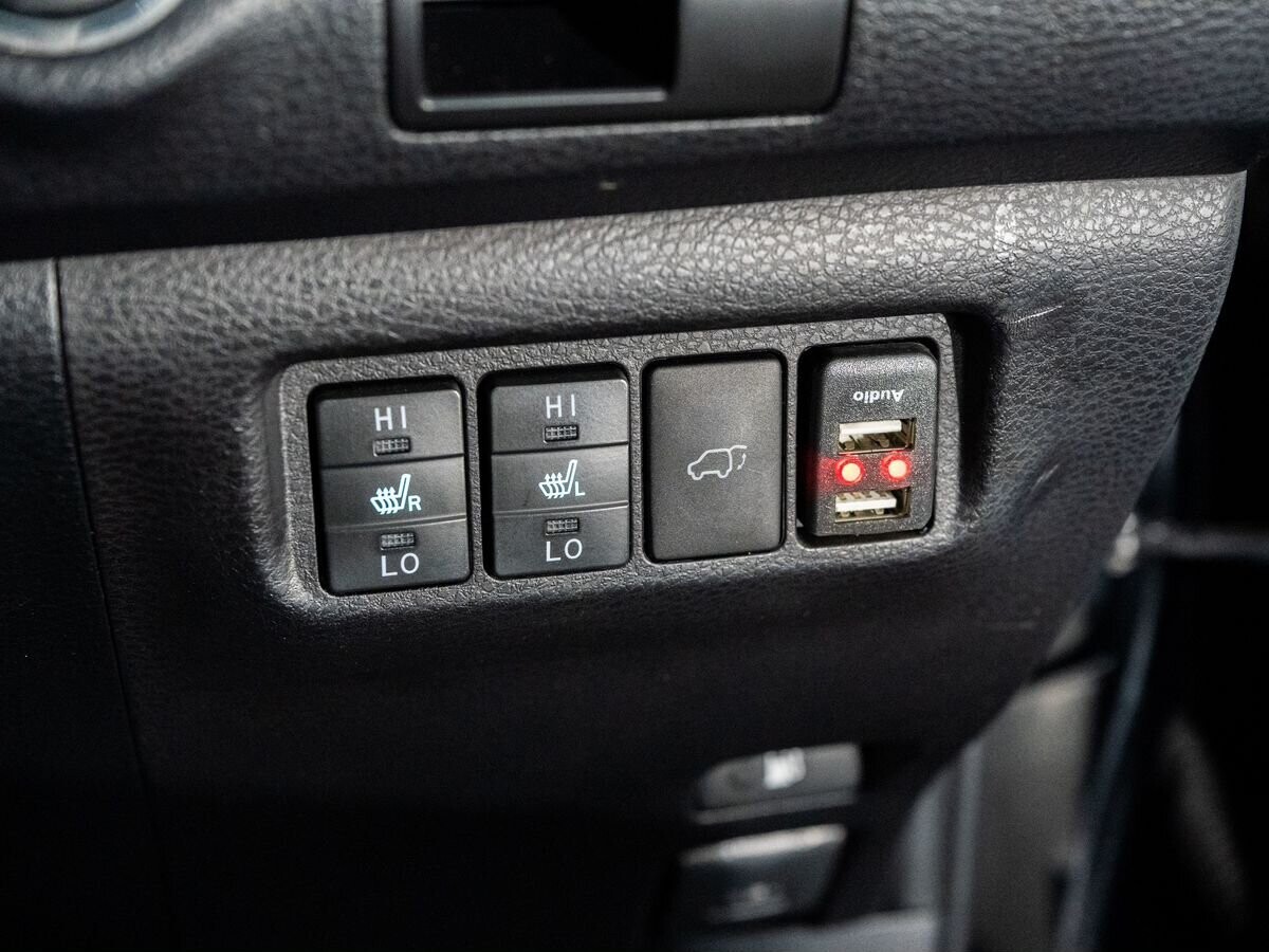 Toyota Harrier 2017 - фото автомобиля