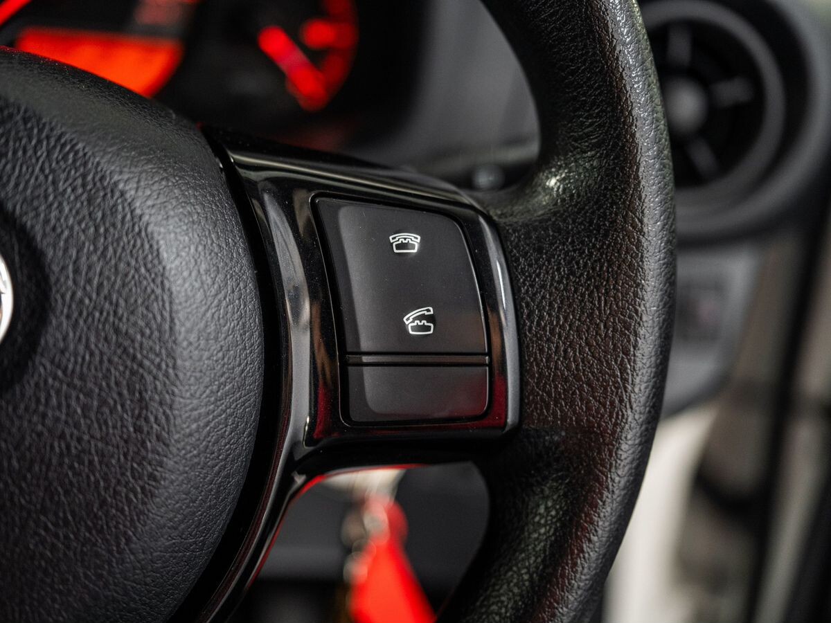 Toyota Vitz 2019 - фото автомобиля