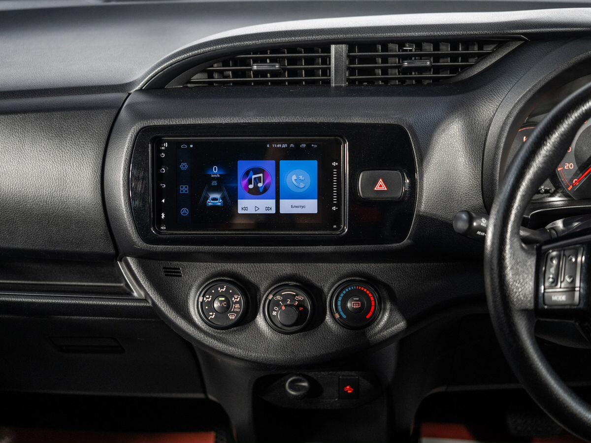 Toyota Vitz 2019 - фото автомобиля