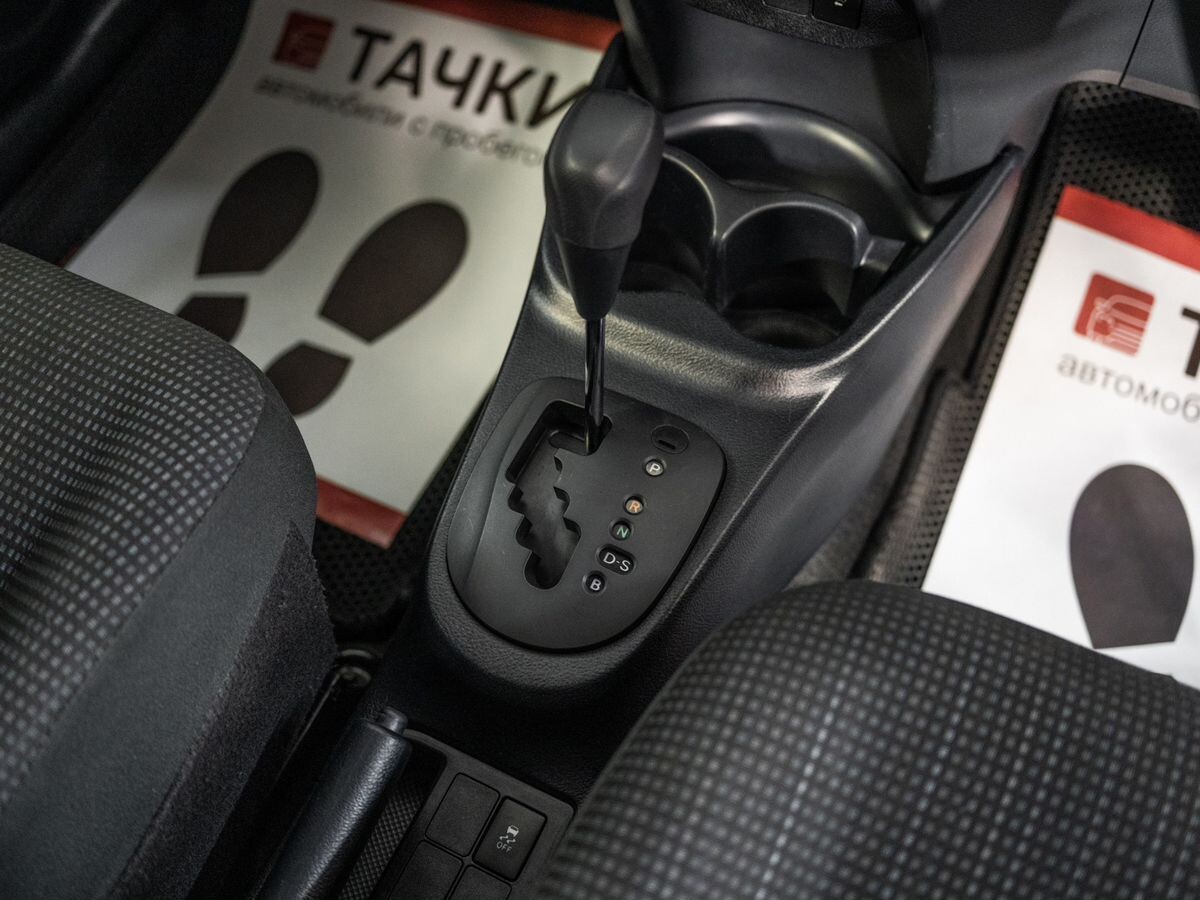 Toyota Vitz 2019 - фото автомобиля