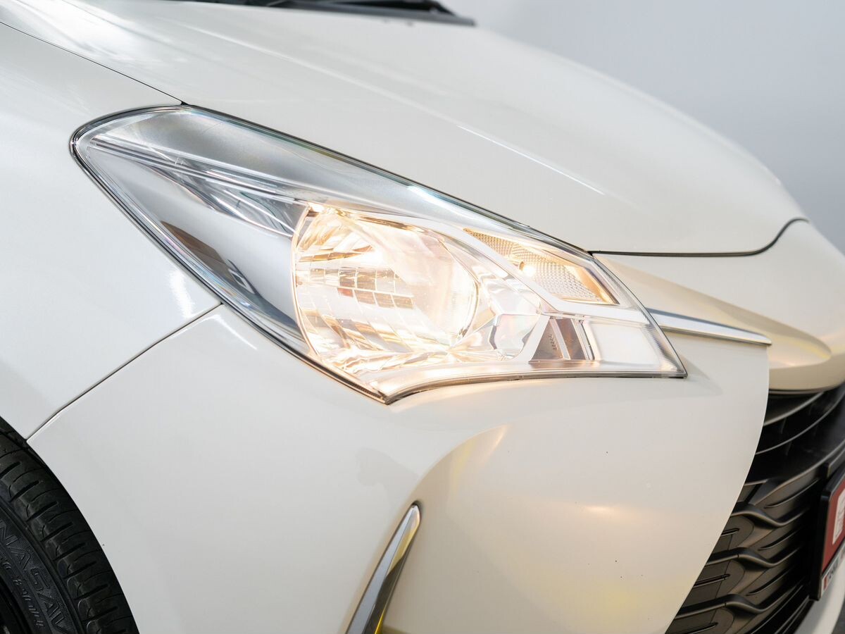 Toyota Vitz 2019 - фото автомобиля