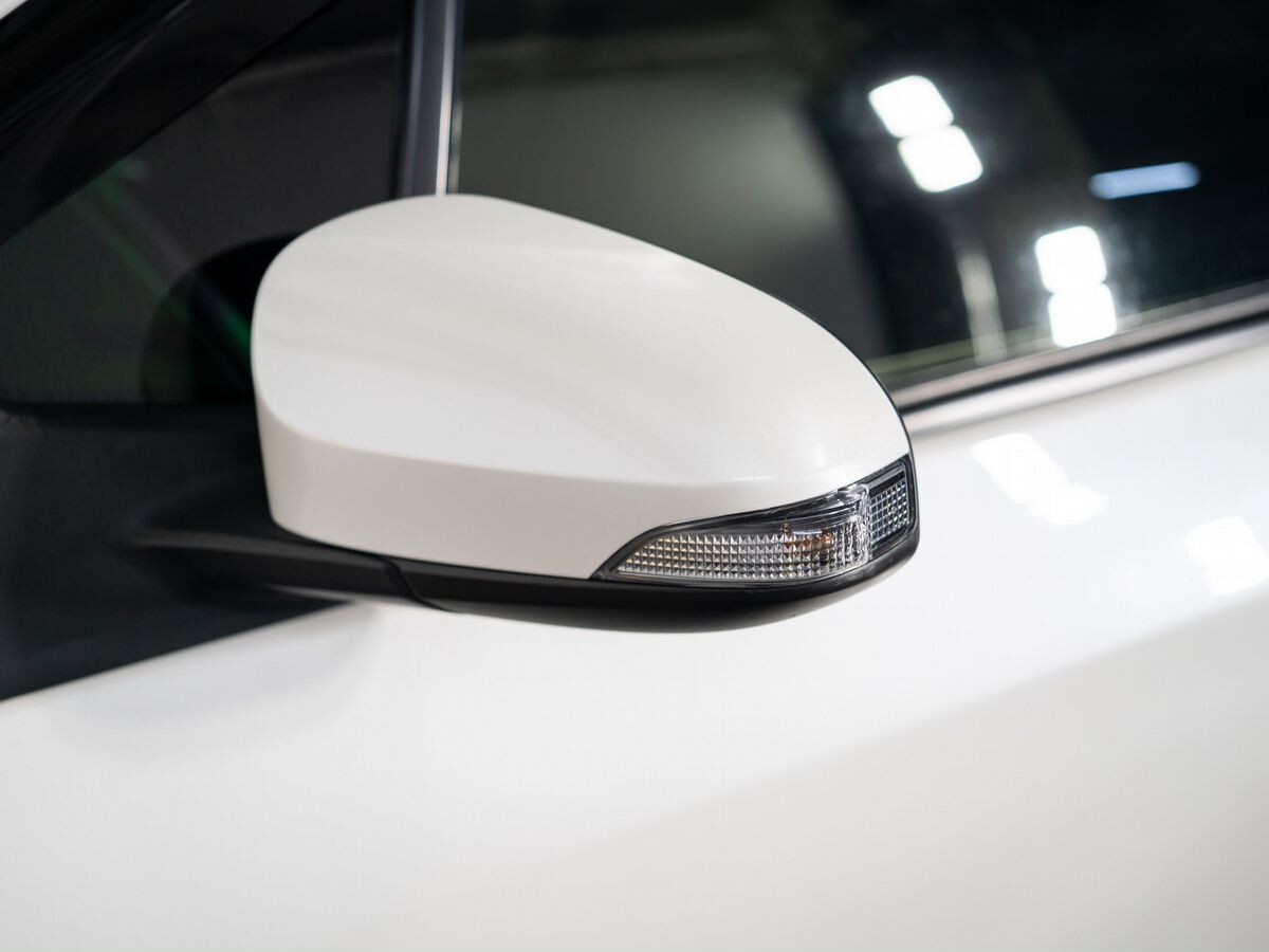 Toyota Vitz 2019 - фото автомобиля