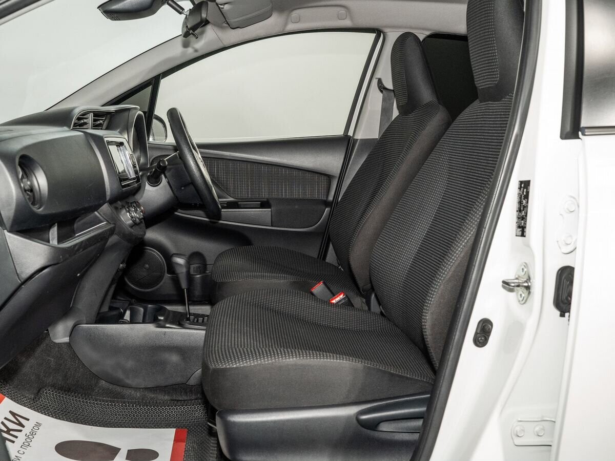 Toyota Vitz 2019 - фото автомобиля