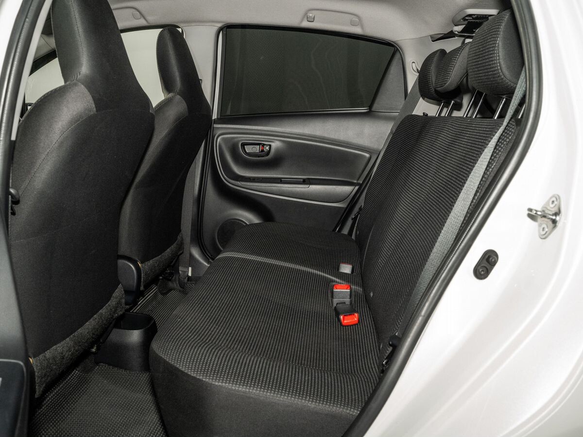 Toyota Vitz 2019 - фото автомобиля