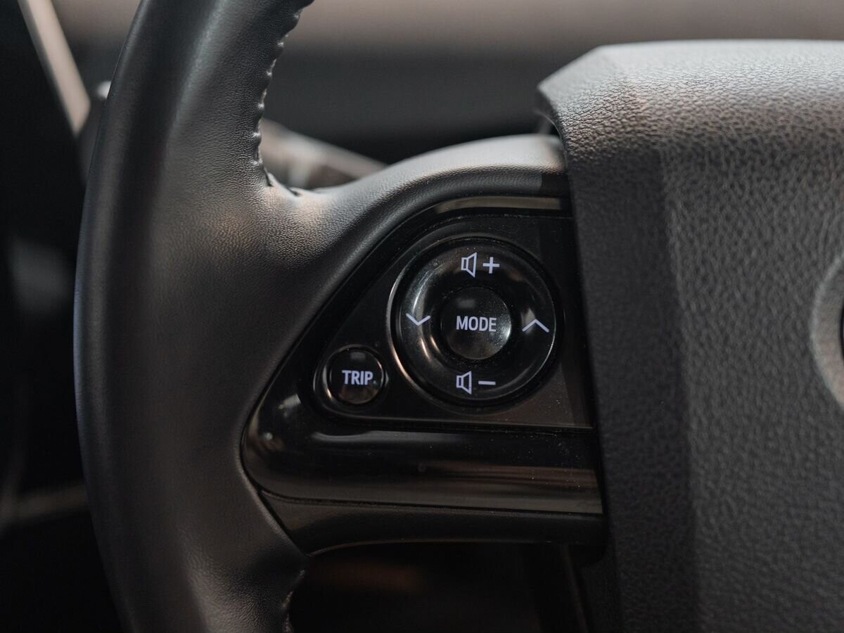 Toyota Prius 2019 - фото автомобиля