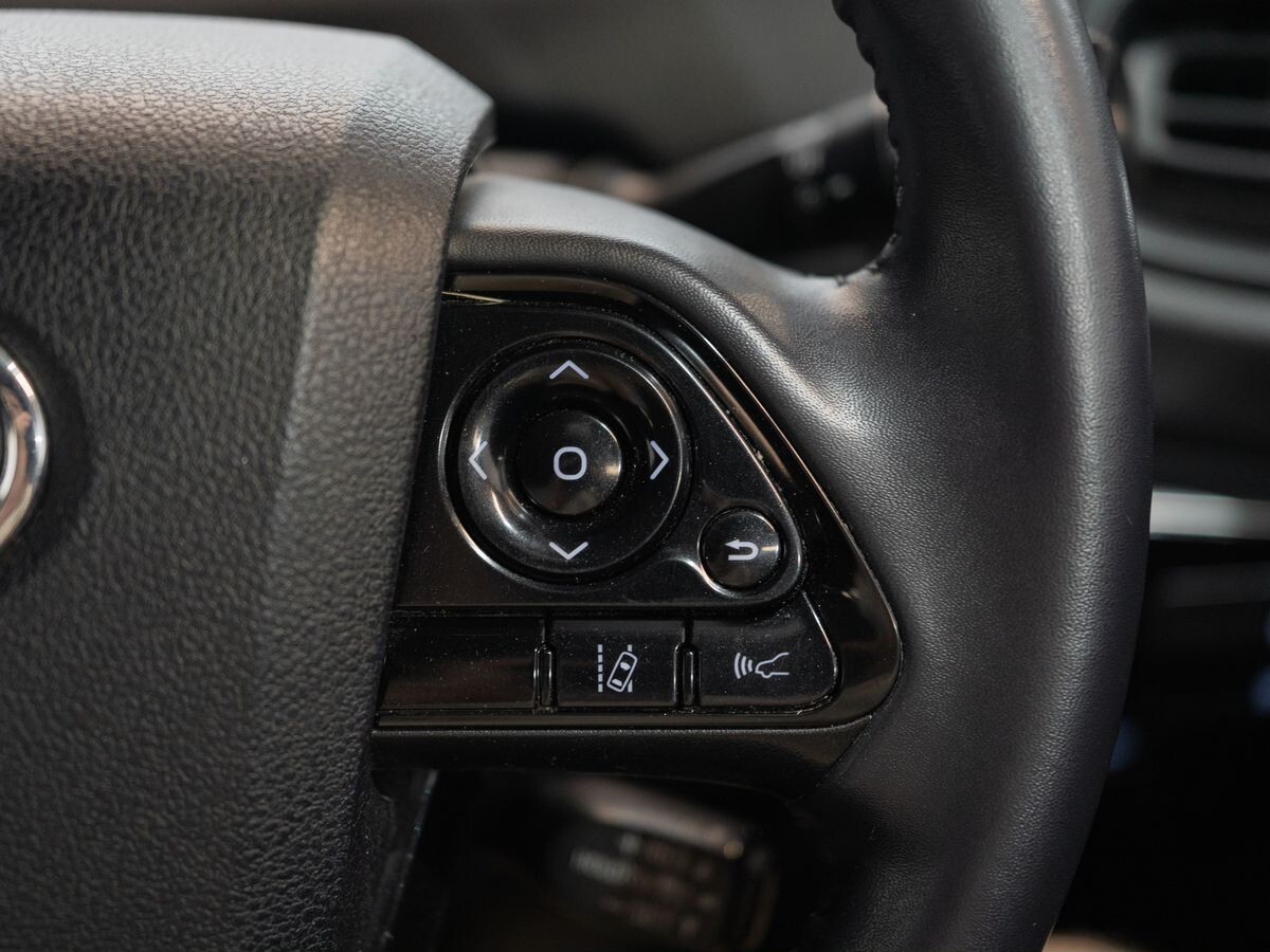 Toyota Prius 2019 - фото автомобиля