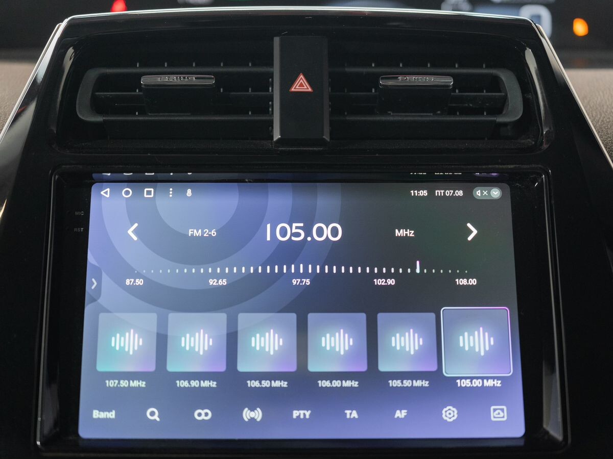 Toyota Prius 2019 - фото автомобиля