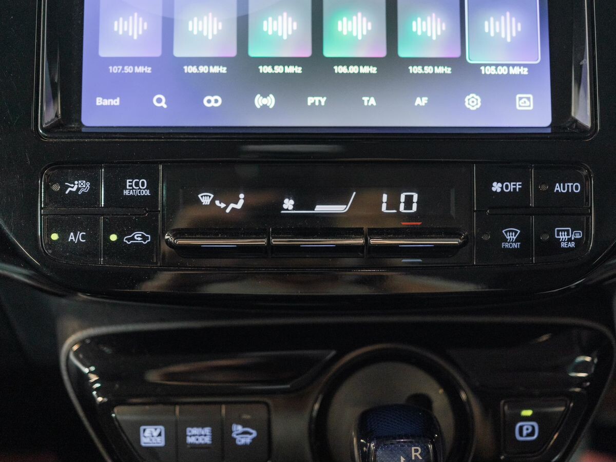 Toyota Prius 2019 - фото автомобиля