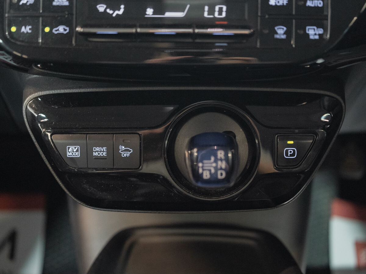 Toyota Prius 2019 - фото автомобиля