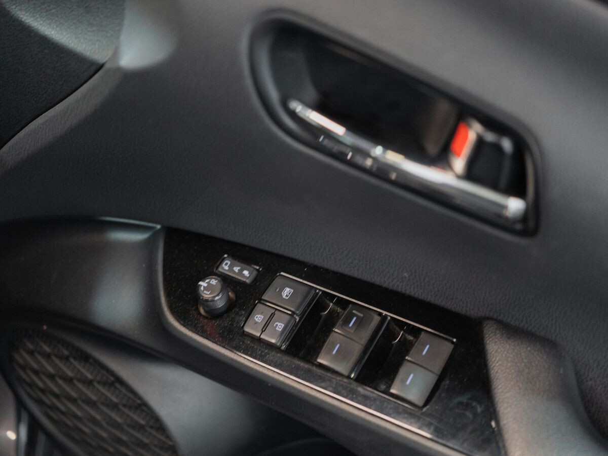 Toyota Prius 2019 - фото автомобиля