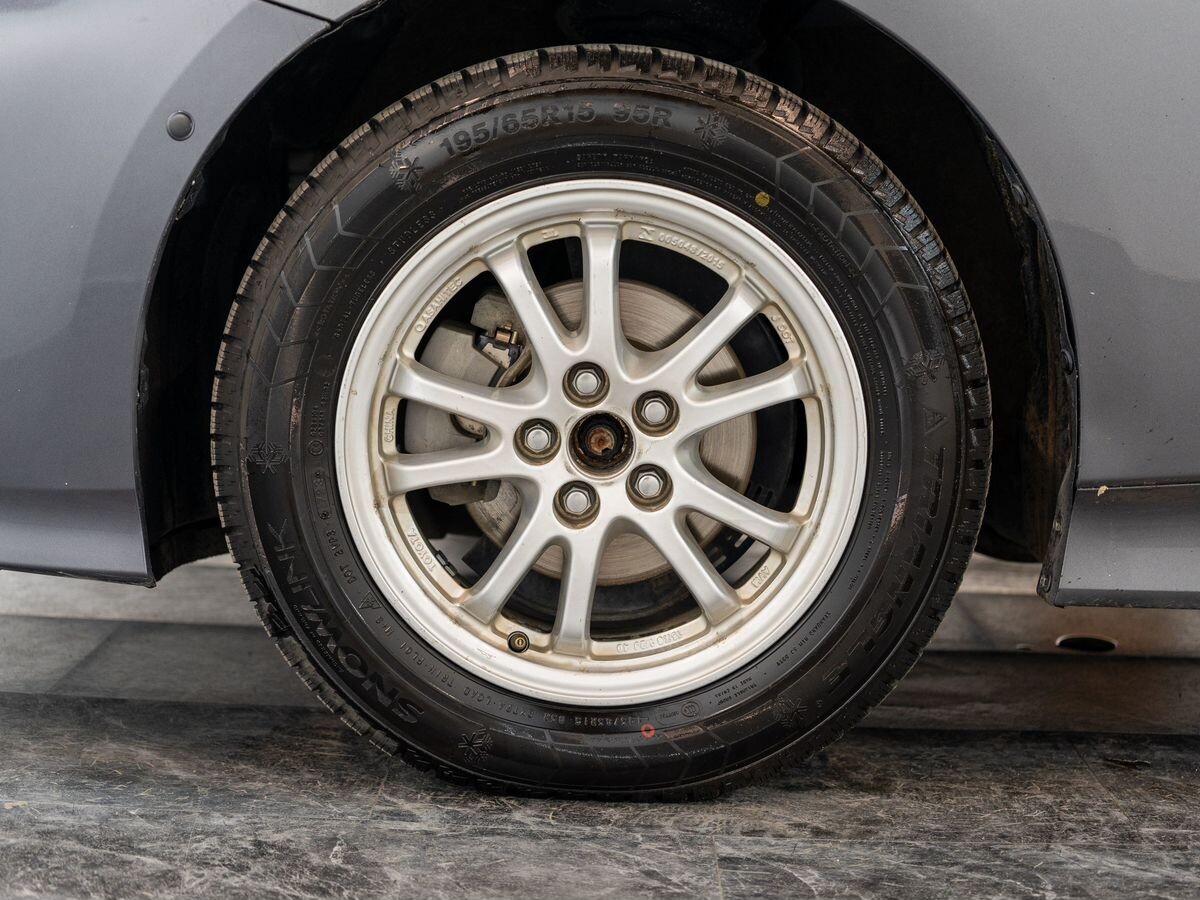 Toyota Prius 2019 - фото автомобиля