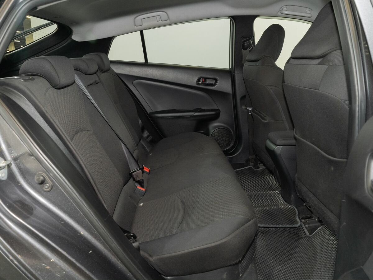 Toyota Prius 2019 - фото автомобиля