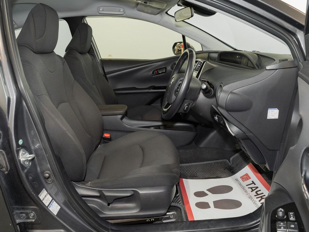Toyota Prius 2019 - фото автомобиля
