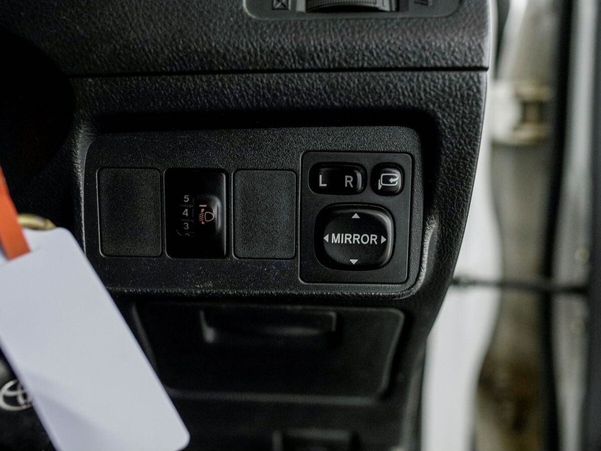 Toyota Corolla Fielder 2010 - фото автомобиля