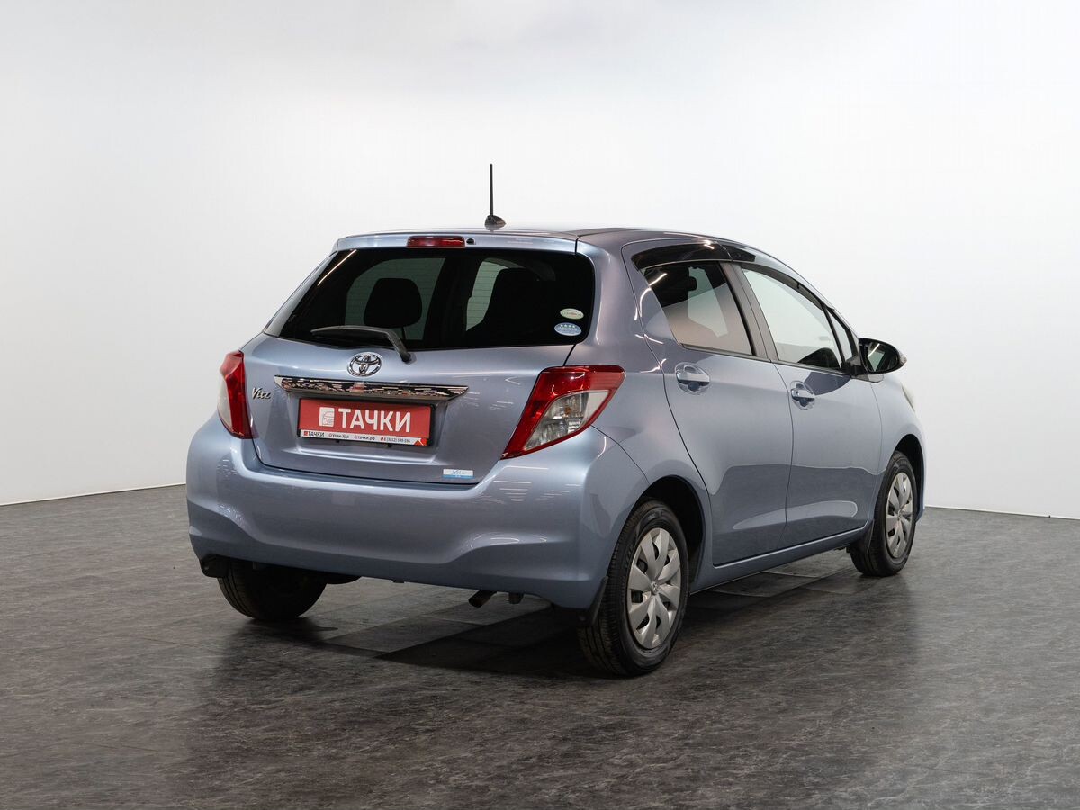 Toyota Vitz 2011 - фото автомобиля
