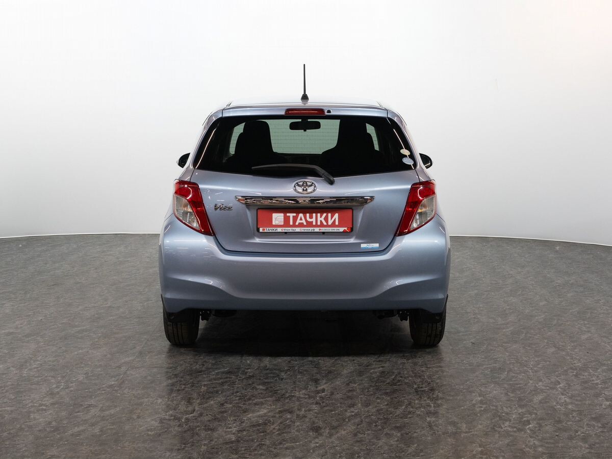 Toyota Vitz 2011 - фото автомобиля