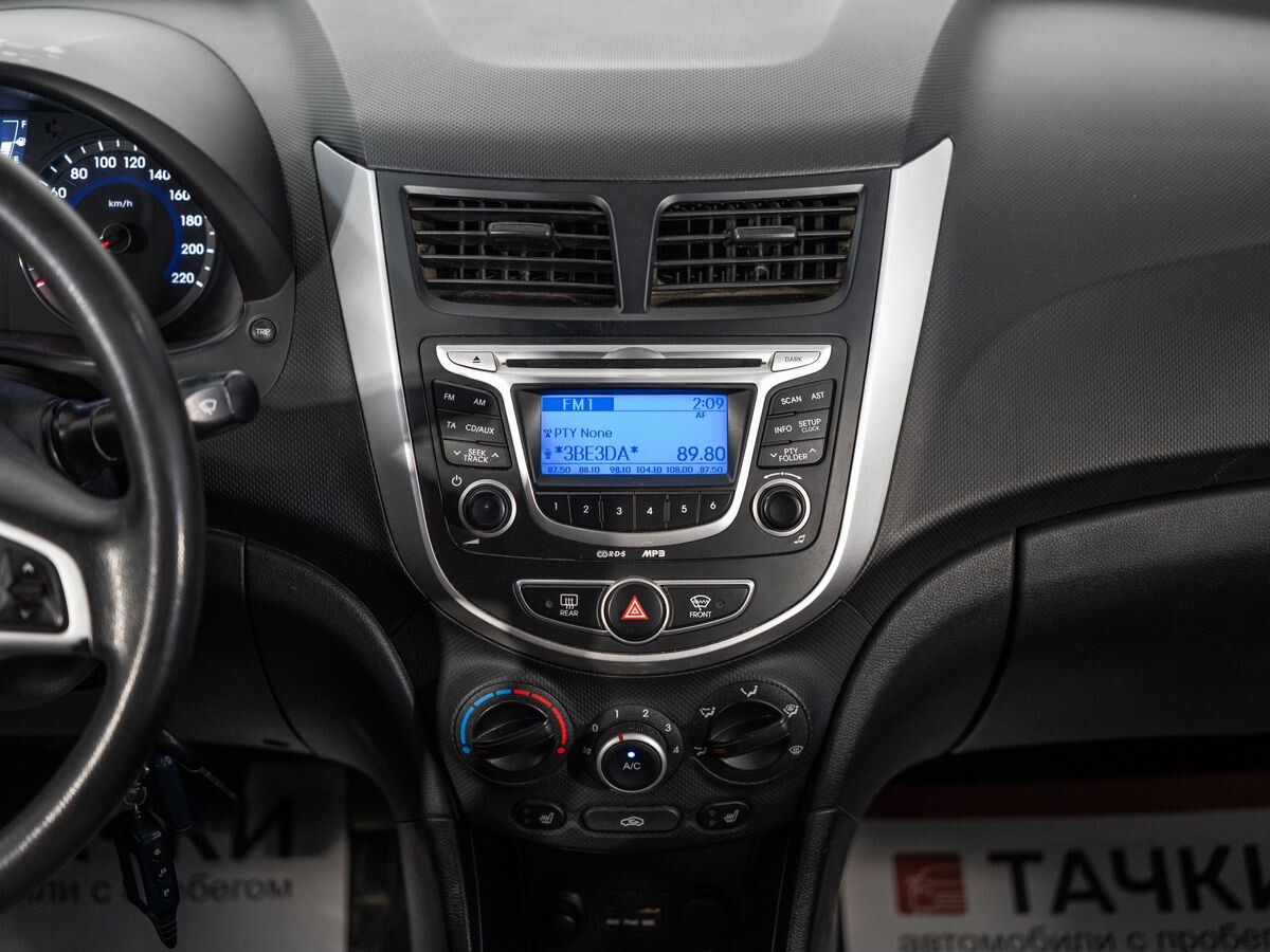 Hyundai Solaris 2011 - фото автомобиля