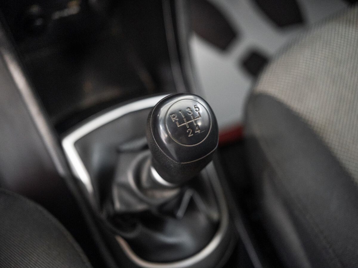 Hyundai Solaris 2011 - фото автомобиля