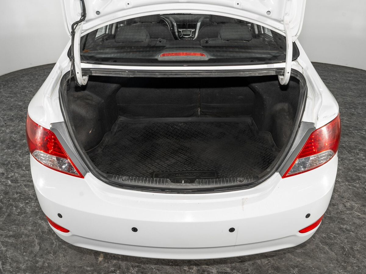Hyundai Solaris 2011 - фото автомобиля
