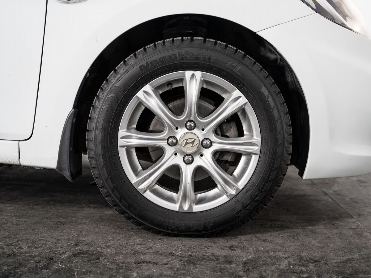 Hyundai Solaris 2011 - фото автомобиля