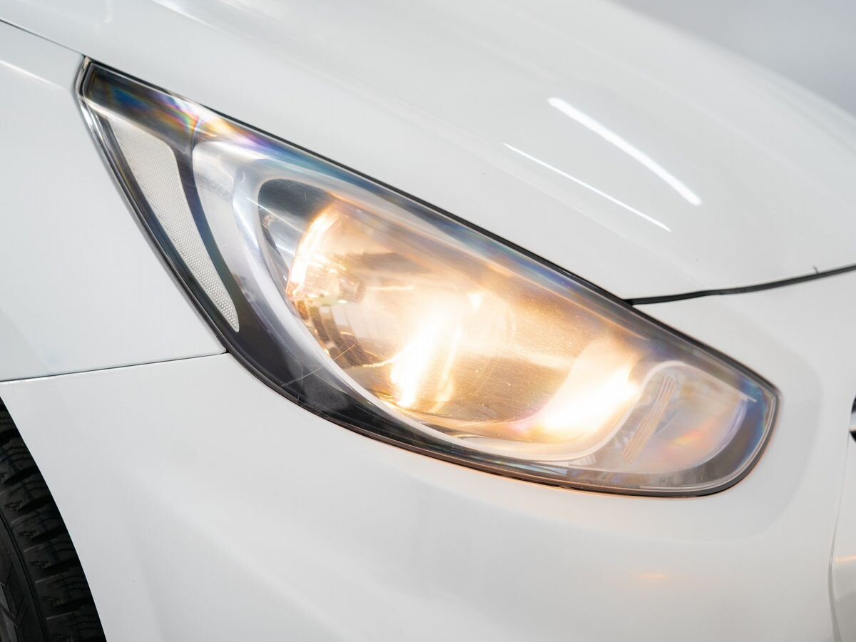 Hyundai Solaris 2011 - фото автомобиля