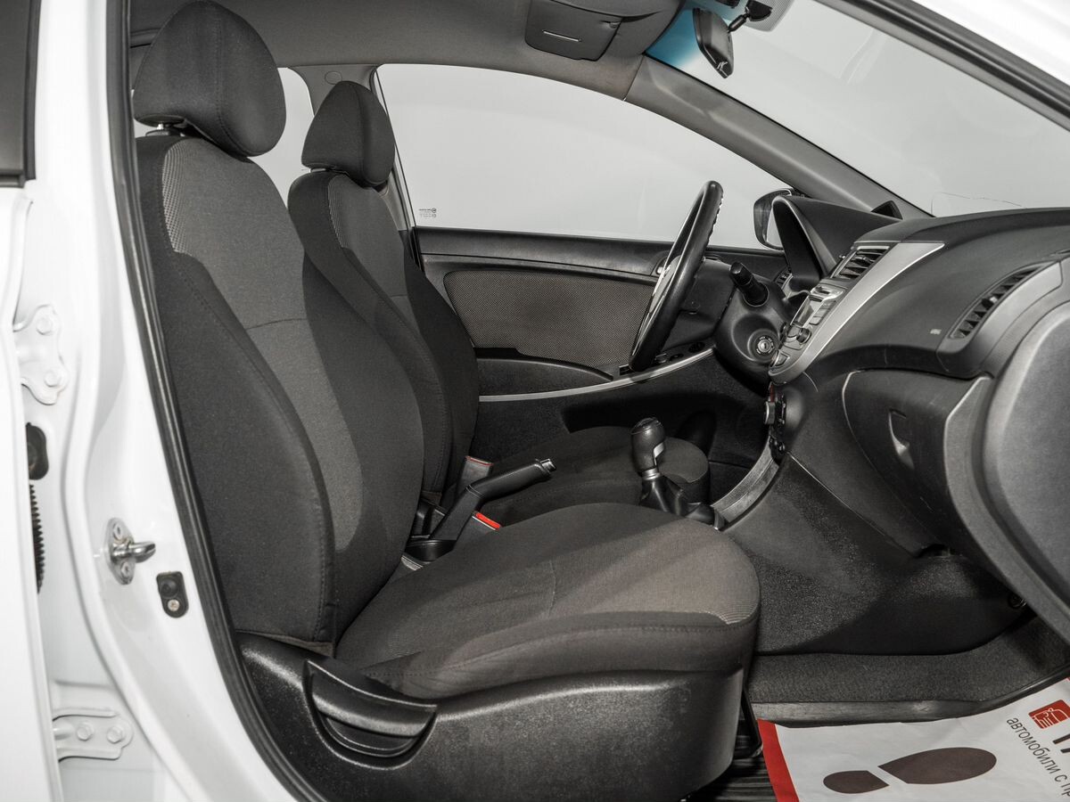 Hyundai Solaris 2011 - фото автомобиля