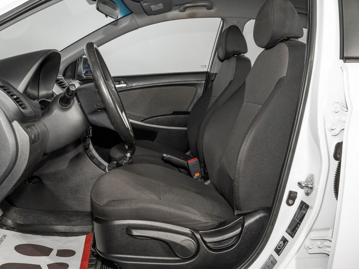 Hyundai Solaris 2011 - фото автомобиля