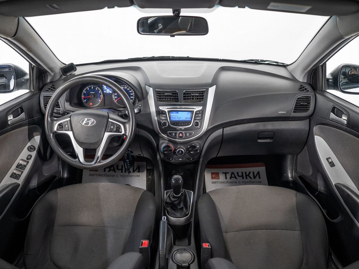 Hyundai Solaris 2011 - фото автомобиля