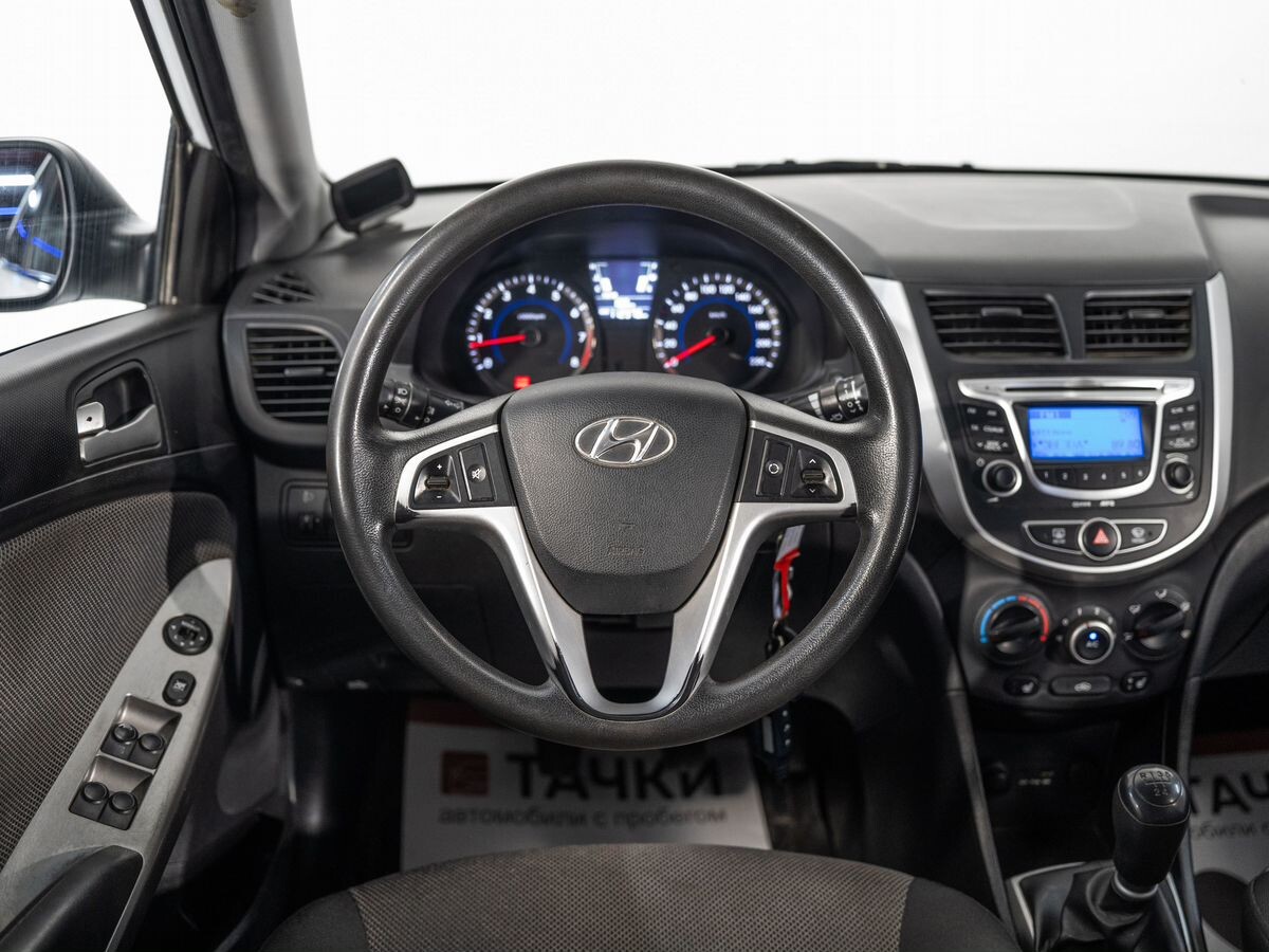 Hyundai Solaris 2011 - фото автомобиля