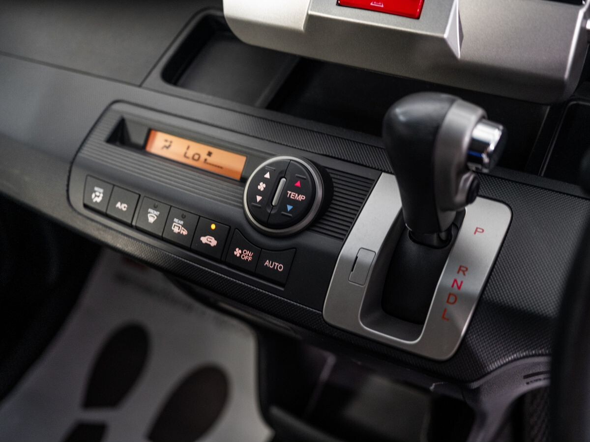Honda Freed 2012 - фото автомобиля