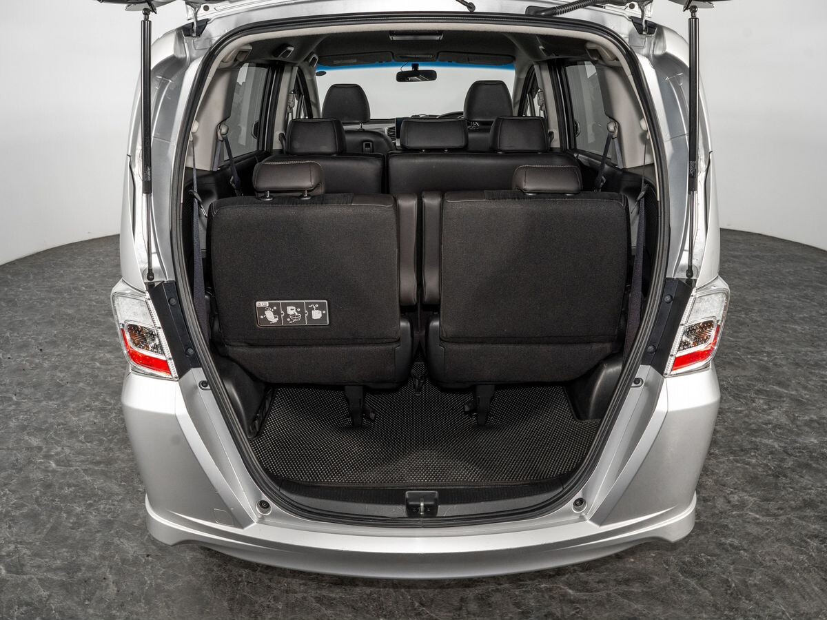 Honda Freed 2012 - фото автомобиля