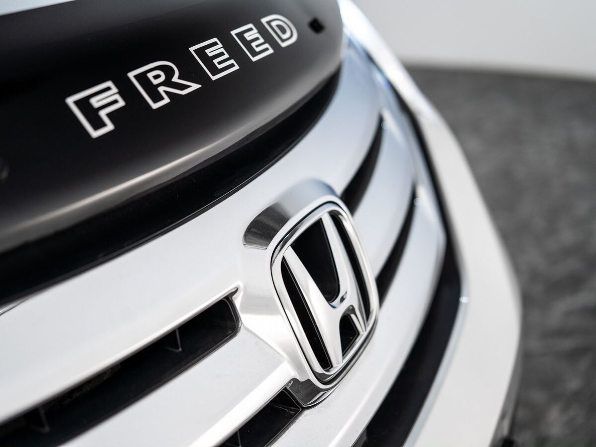 Honda Freed 2012 - фото автомобиля