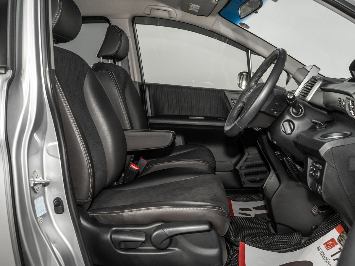 Honda Freed 2012 - фото автомобиля