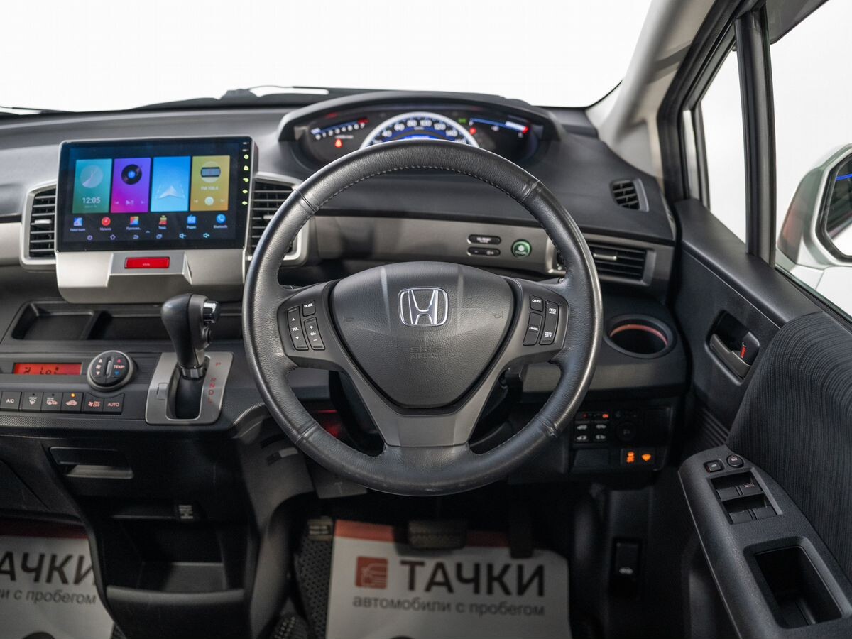 Honda Freed 2012 - фото автомобиля