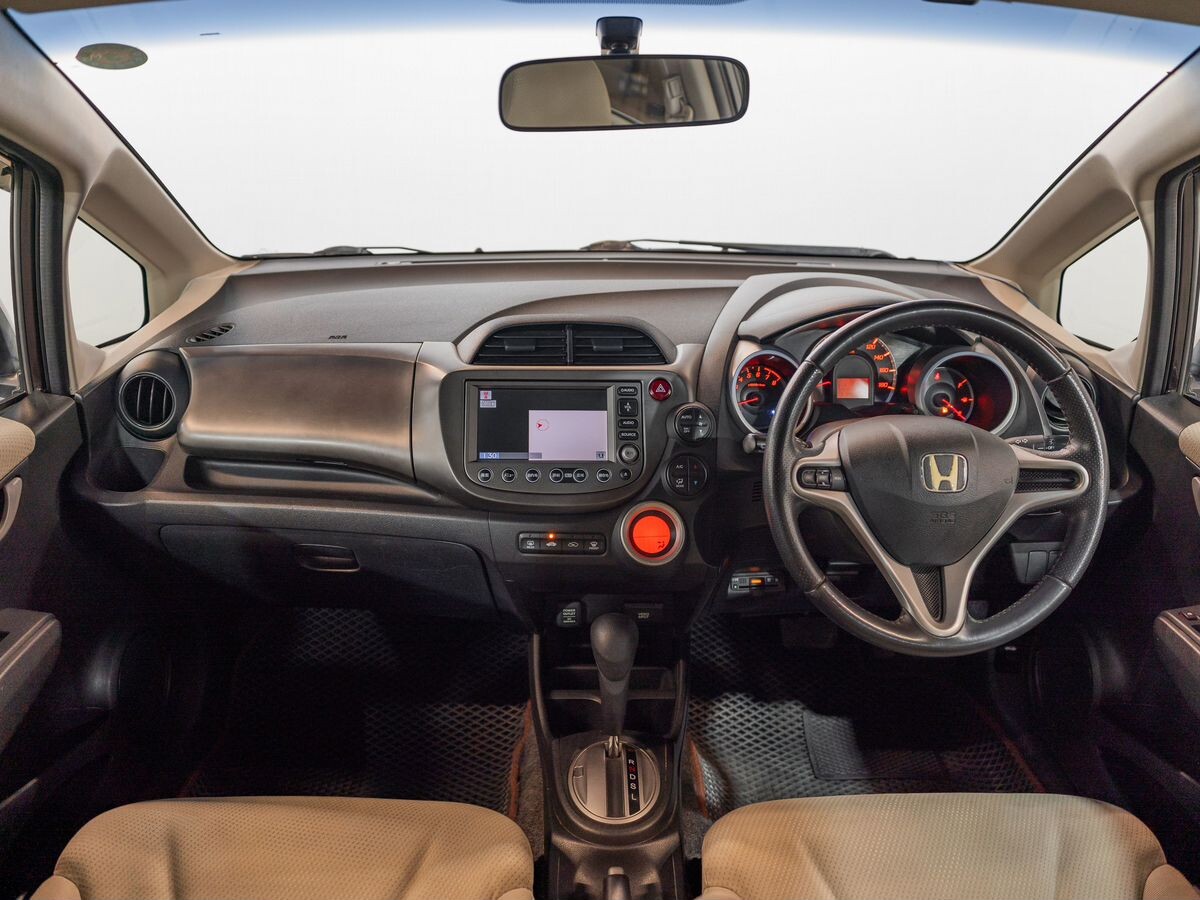 Honda Fit 2011 - фото автомобиля