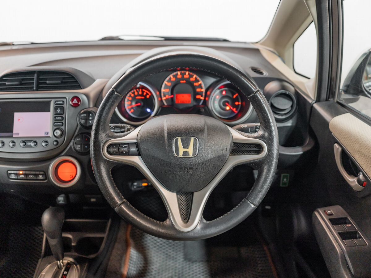 Honda Fit 2011 - фото автомобиля