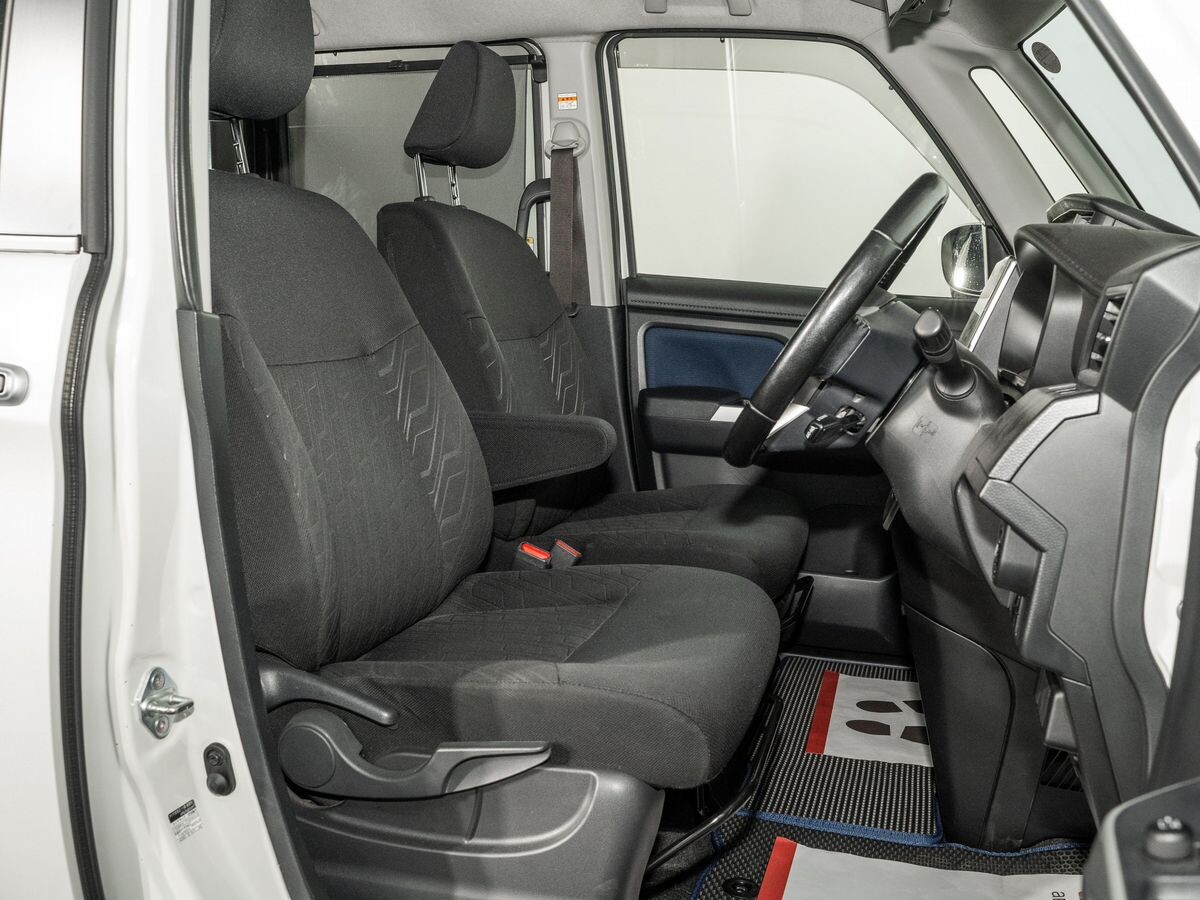 Toyota Roomy 2018 - фото автомобиля