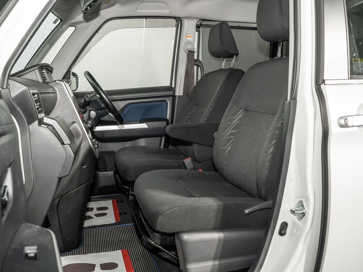 Toyota Roomy 2018 - фото автомобиля