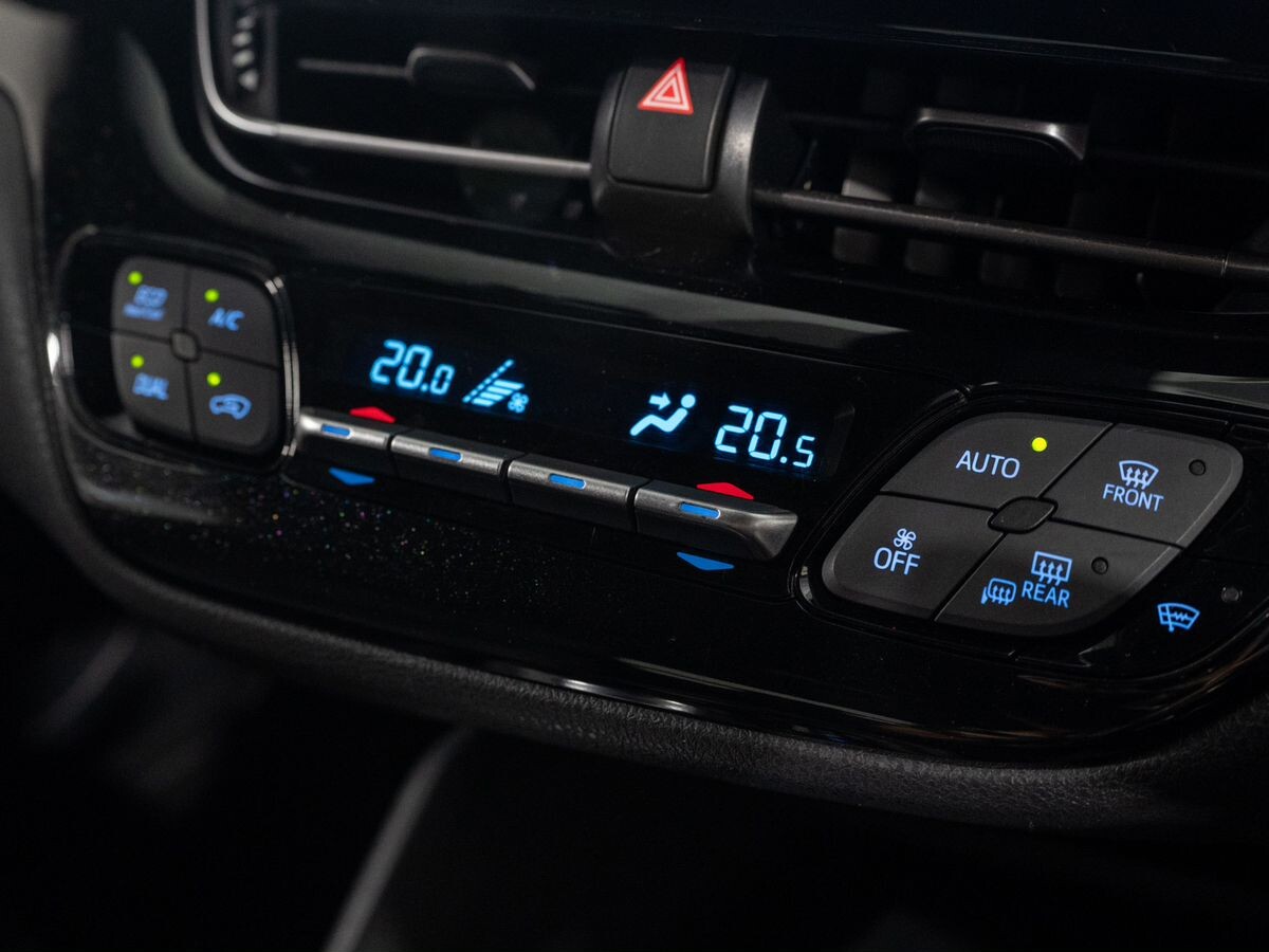 Toyota C-HR 2017 - фото автомобиля