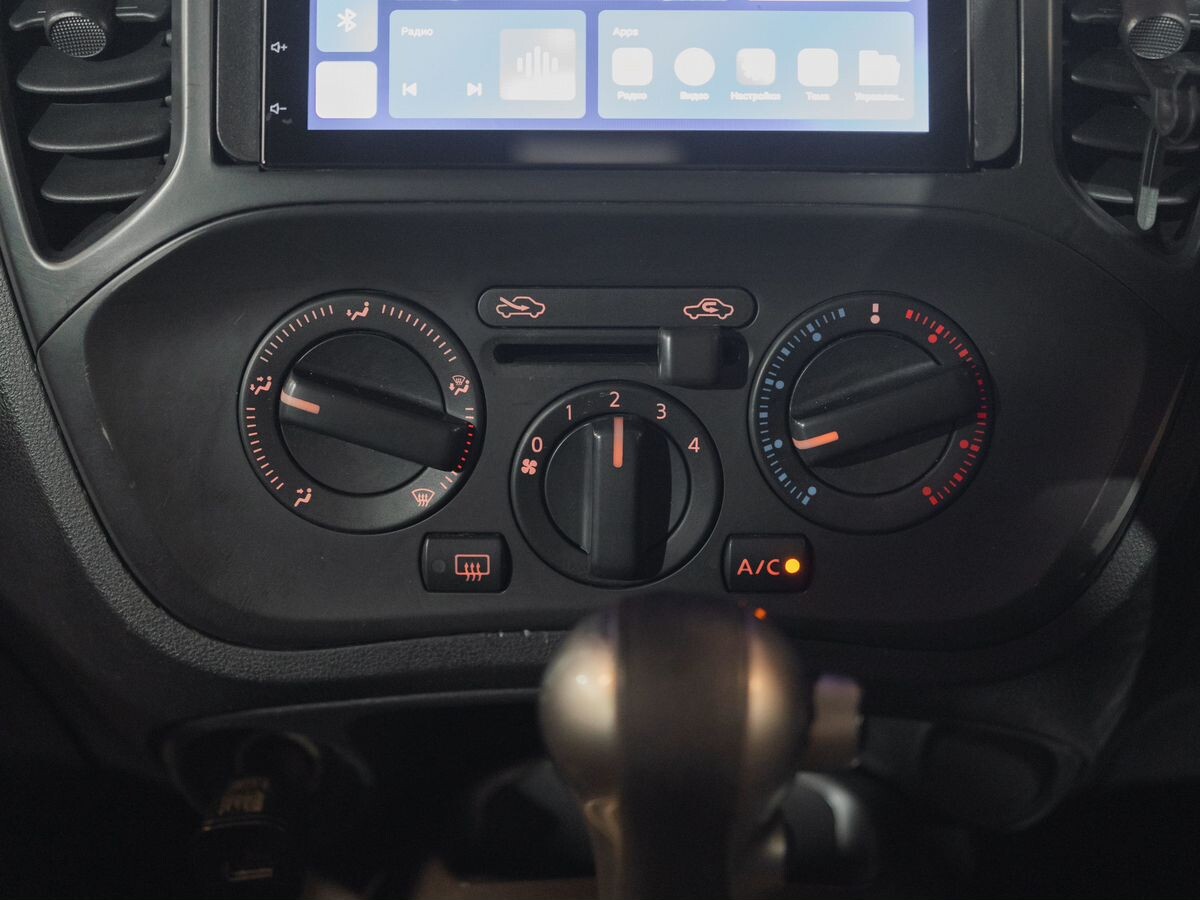 Nissan Juke 2011 - фото автомобиля
