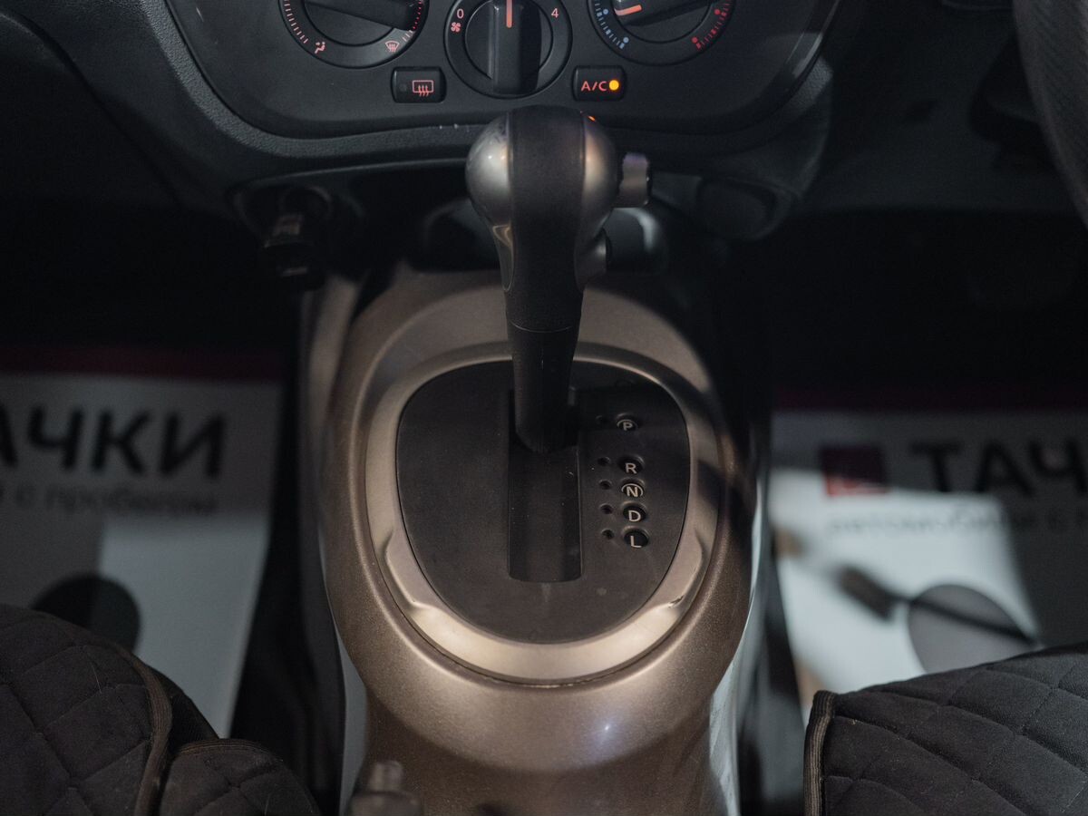 Nissan Juke 2011 - фото автомобиля