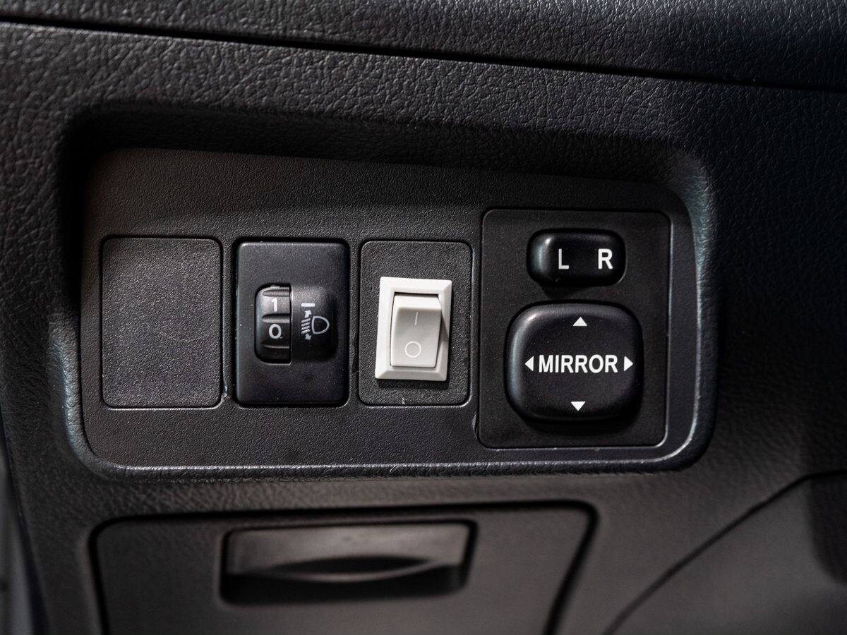 Toyota Corolla 2012 - фото автомобиля