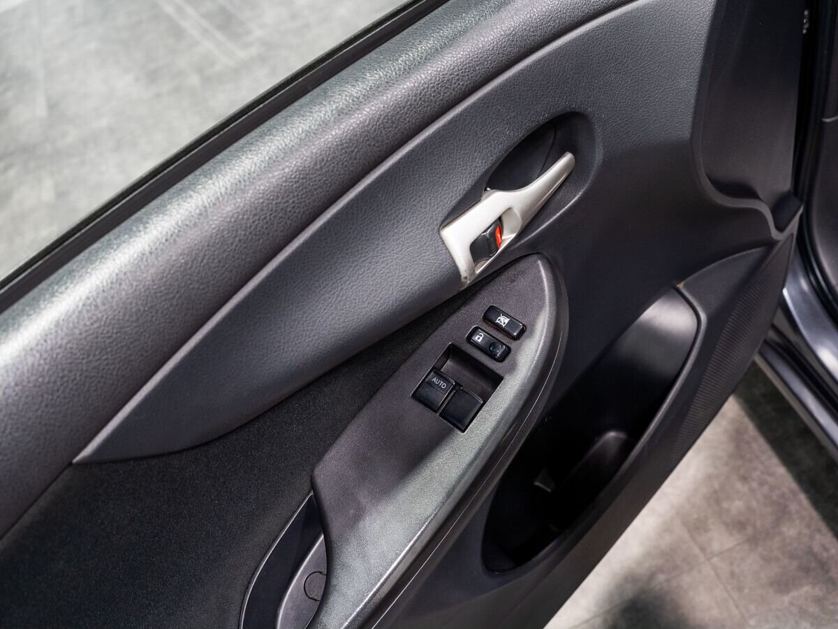Toyota Corolla 2012 - фото автомобиля