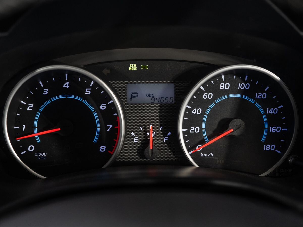 Toyota Wish 2012 - фото автомобиля