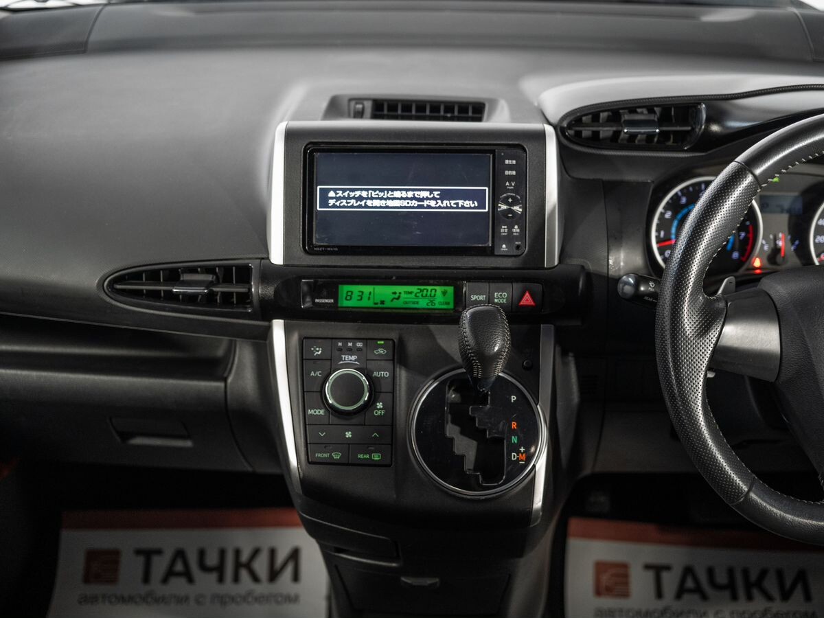 Toyota Wish 2012 - фото автомобиля