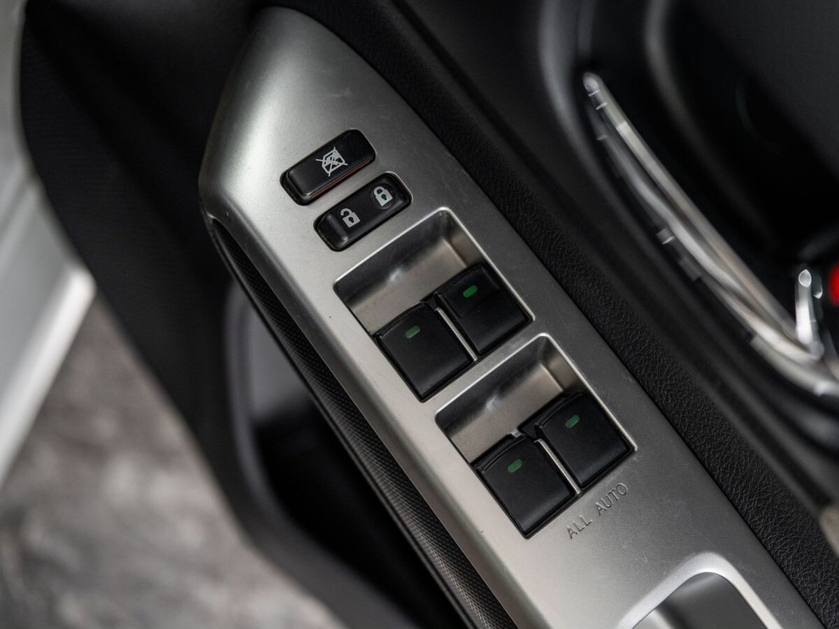 Toyota Wish 2012 - фото автомобиля