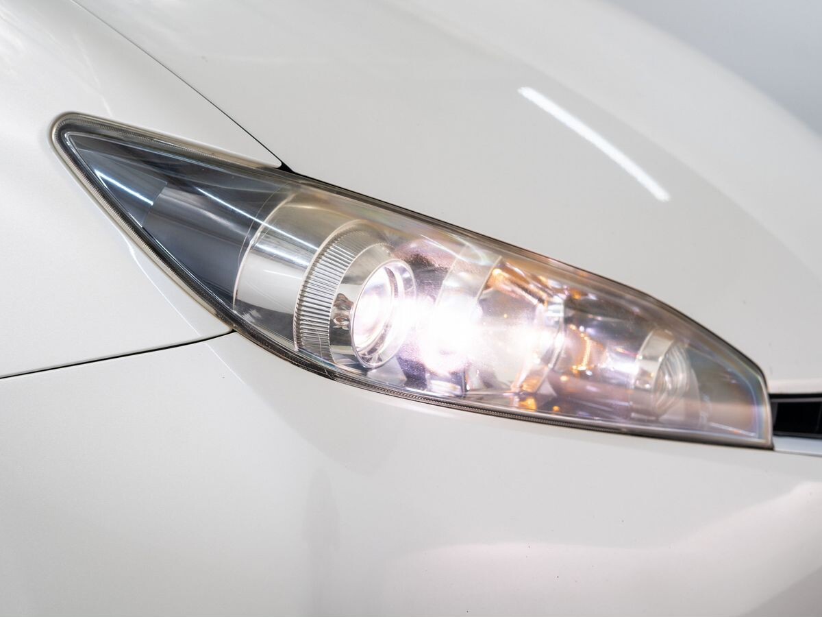 Toyota Wish 2012 - фото автомобиля
